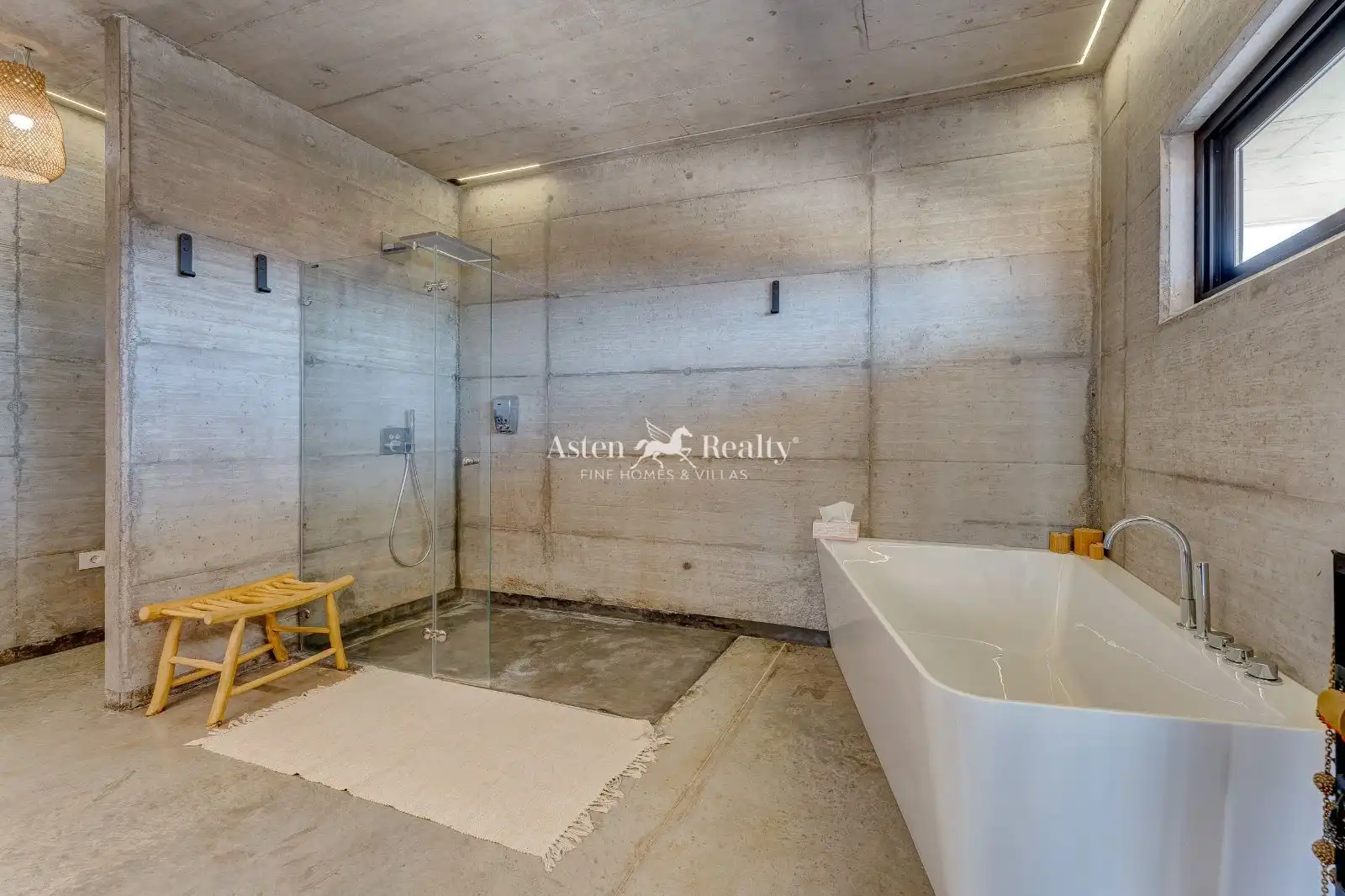 Bany de Casa o xalet en venda en Adeje amb Aire condicionat, Terrassa i Piscina