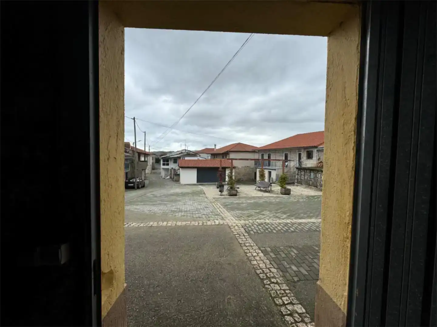 Vista exterior de Casa adosada en venda en Sarreaus amb Traster, Moblat i Balcó