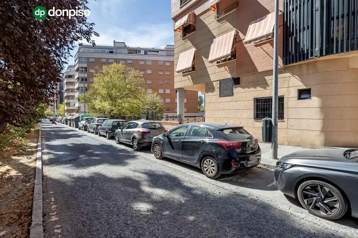 Parking de Planta baja en venta en Granada con Aire acondicionado, Calefacción y Amueblado