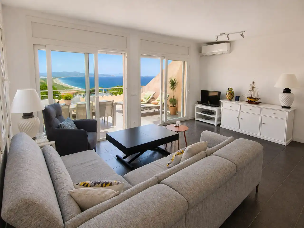 Sala de estar de Dúplex en venta en Begur con Aire acondicionado, Calefacción y Terraza