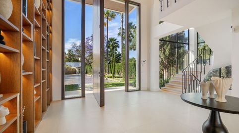 IMPRESIONANTE VILLA DE ARQUITECTO CON VISTAS AL GOLF EN PRIMERA LÍNEA EN NUEVA ANDALUCÍA, imatge 4
