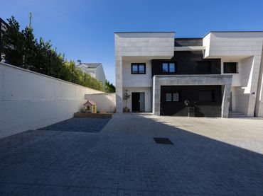 Maison mitoyenne avec balcon à vendre à Calle Cabo de Finisterre