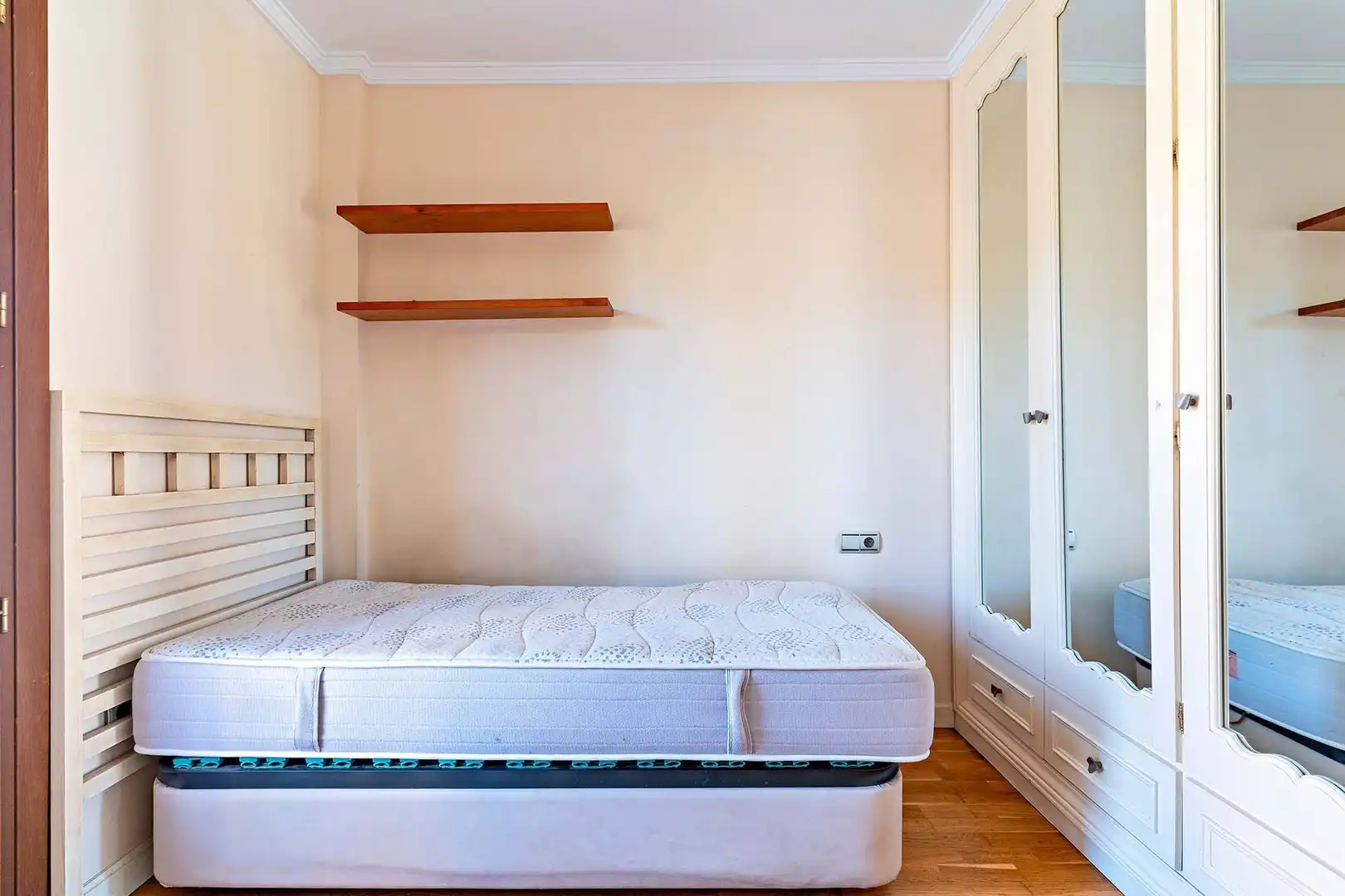 Dormitori de Casa o xalet en venda en Almería amb Jardí privat, Terrassa i Alarma