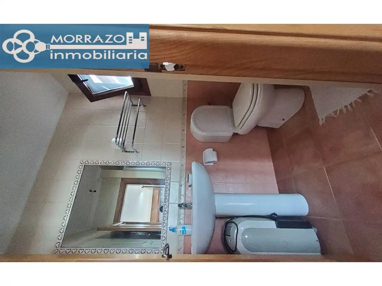 Badezimmer von Fabrikhallen zum Verkauf in Cangas 