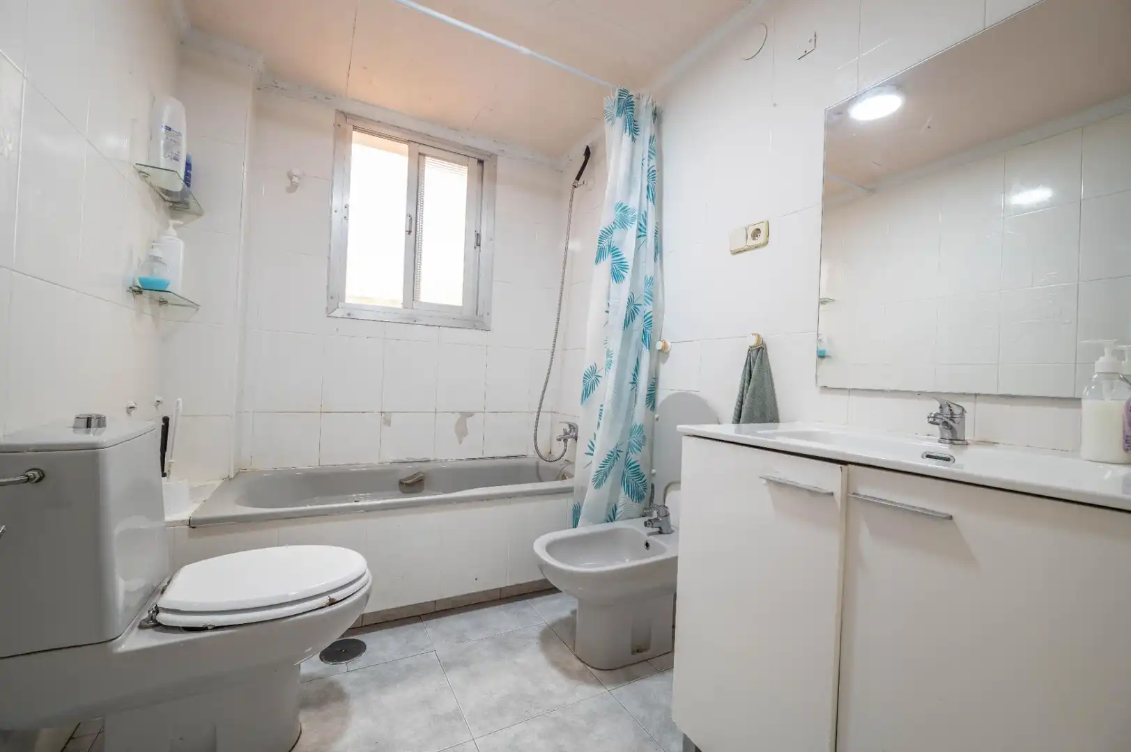 Bathroom of Flat for sale in Granada