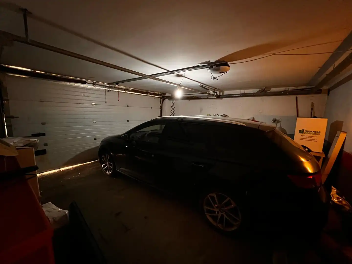 Parking de Casa adosada en venta en Pozuelo del Rey con Calefacción, Piscina y Amueblado