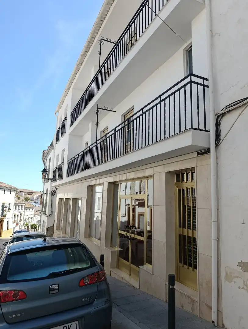 Vista exterior de Edifici en venda en Iznájar