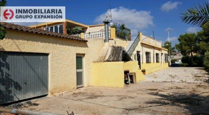 Vista exterior de Casa o xalet en venda en Elche / Elx amb Aire condicionat, Jardí privat i Terrassa