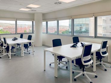 Office space with lift to rent in Calle Marie Curie 9