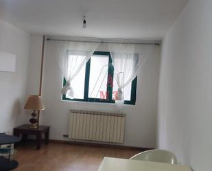 Dormitori de Apartament en venda en León Capital  amb Calefacció, Parquet i Traster