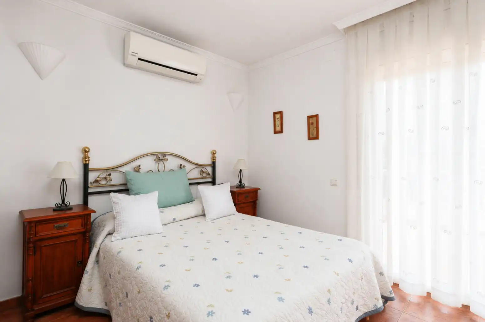 Habitación de Casa o chalet en venta en Sant Andreu de la Barca con Calefacción, Jardín privado y Terraza