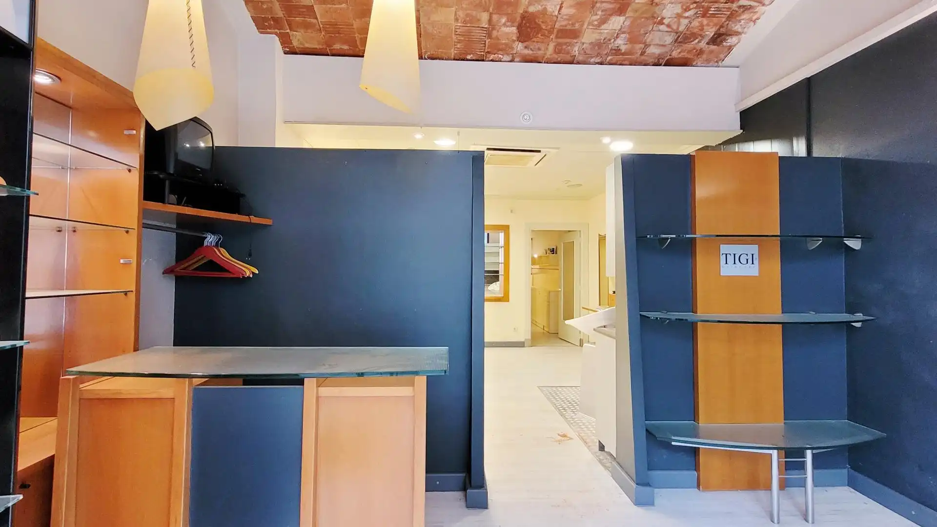 Local en venta en Urgell, 15