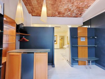 Locale commerciale in vendita a Urgell 15