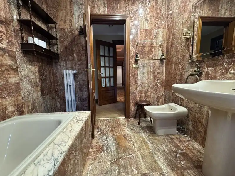 Baño de Piso en venta en Bergara con Calefacción, Terraza y Amueblado