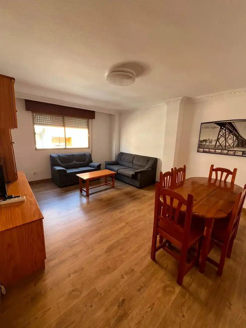 Sala d'estar de Apartament de lloguer en Almería amb Aire condicionat i Moblat