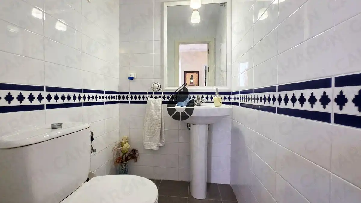 Baño de Casa adosada en venta en Castilleja de la Cuesta con Aire acondicionado y Balcón