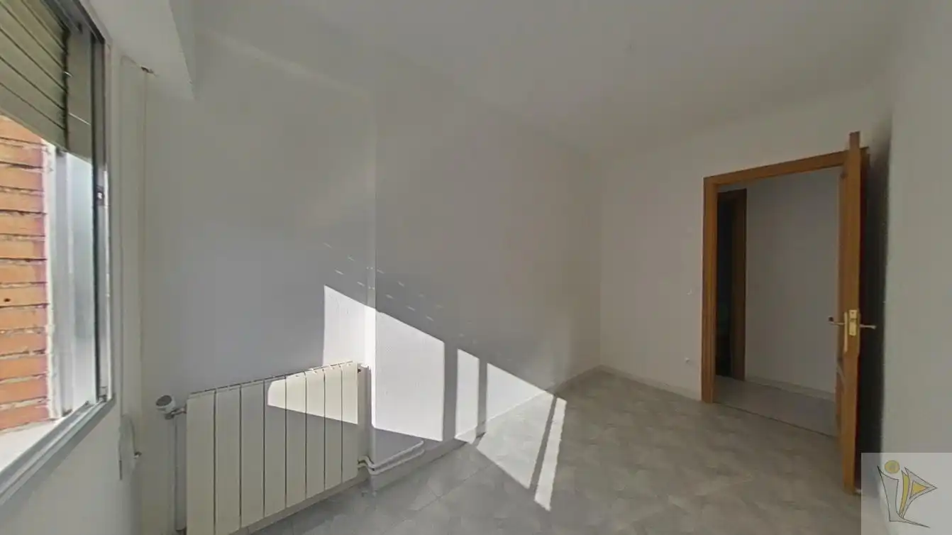 Flat for sale in CL ALFONSO XII , Sur - PAU 4