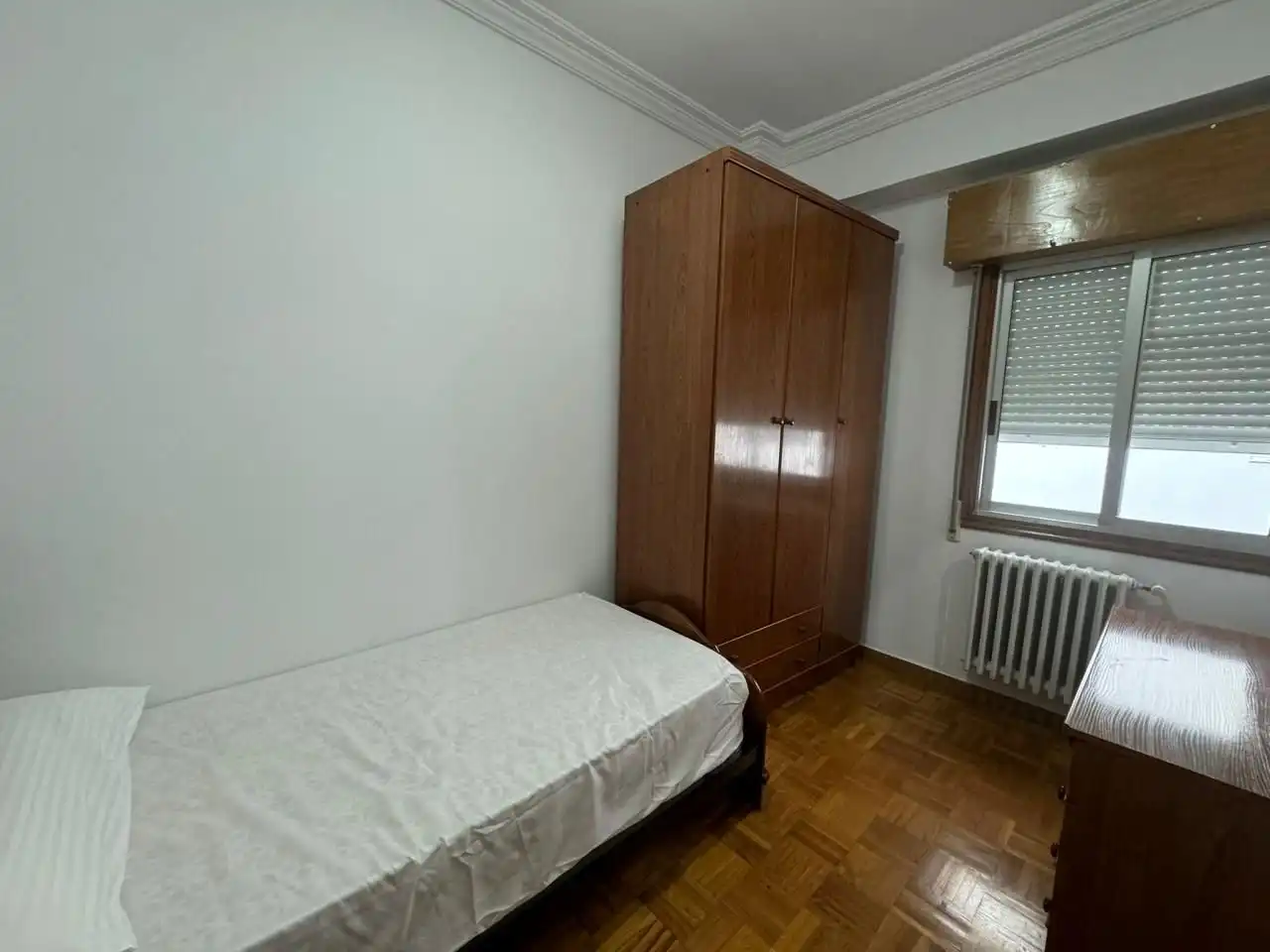 Bedroom of Flat for share in Ourense Capital   with Heating, Parquet flooring and Furnished
