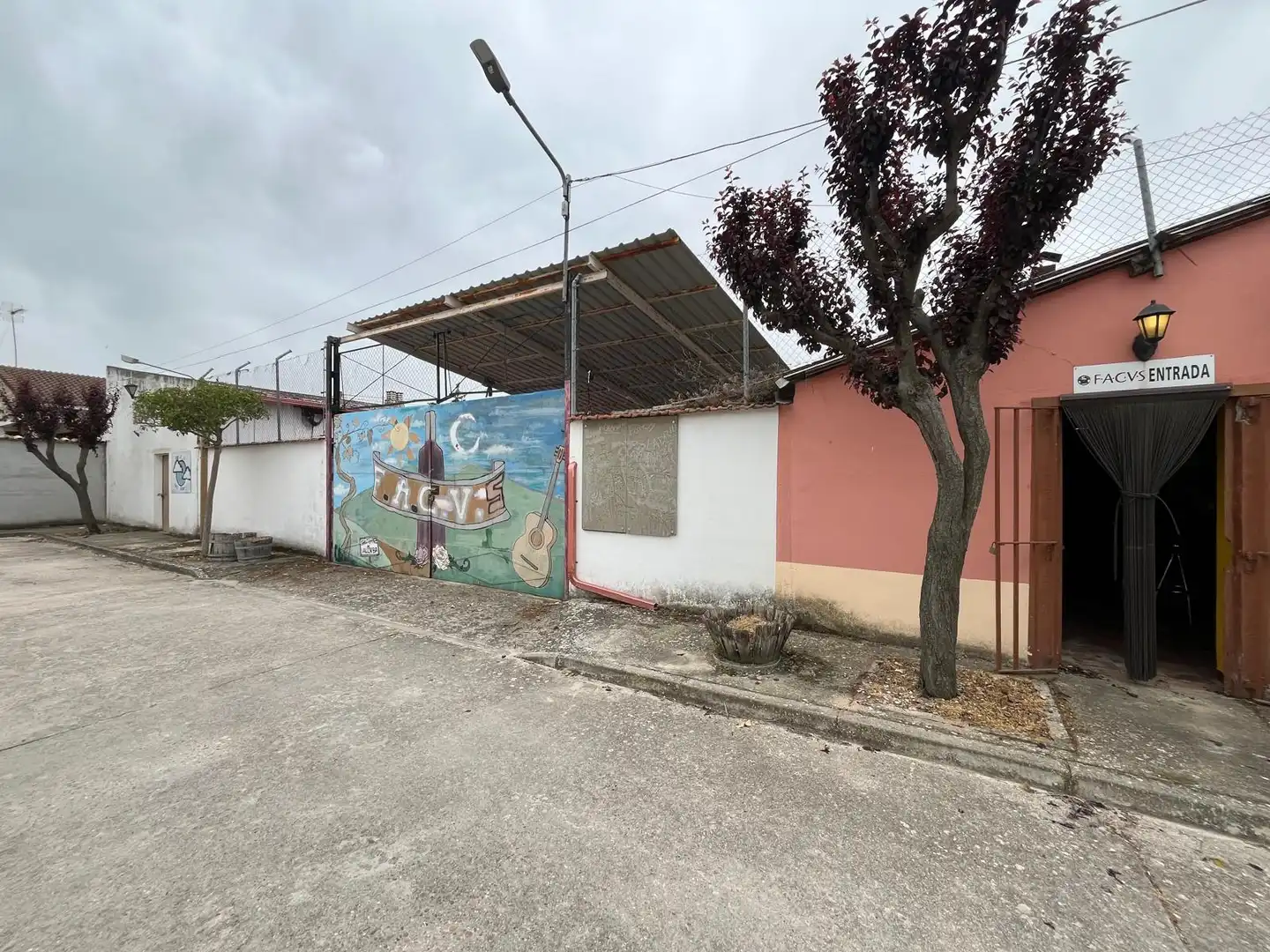 Vista exterior de Local en venta en Santibáñez de Valcorba con Amueblado