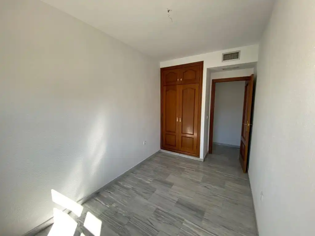 Bedroom of Flat for rent in Granada  with Heating, Private garden and Community pool