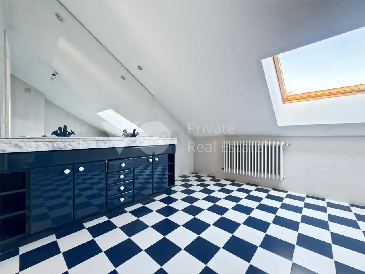 Baño de Casa adosada en venta en Majadahonda con Aire acondicionado, Calefacción y Jardín privado