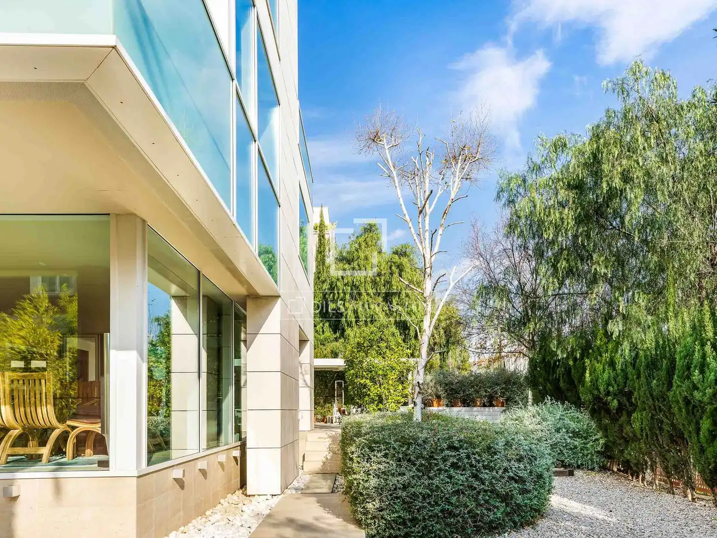 Vista exterior de Casa o xalet en venda en Barcelona amb Aire condicionat, Calefacció i Jardí privat