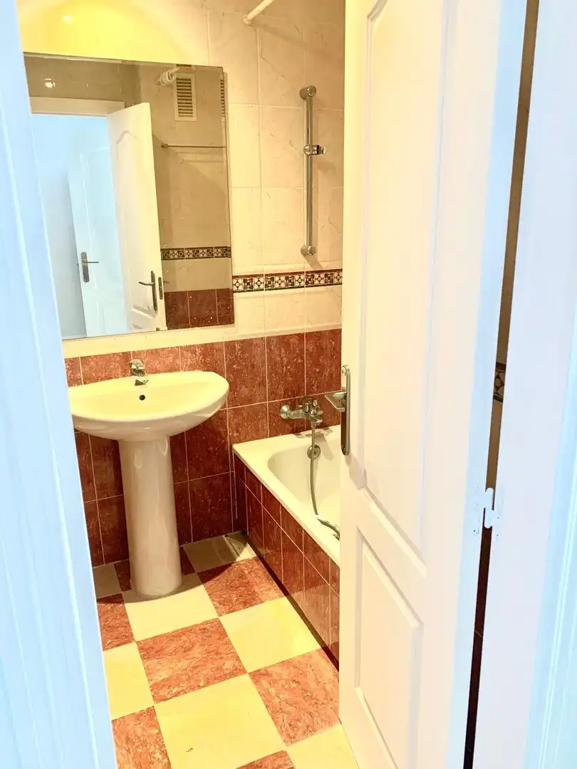 Bany de Apartament en venda en Estepona amb Aire condicionat, Terrassa i Traster