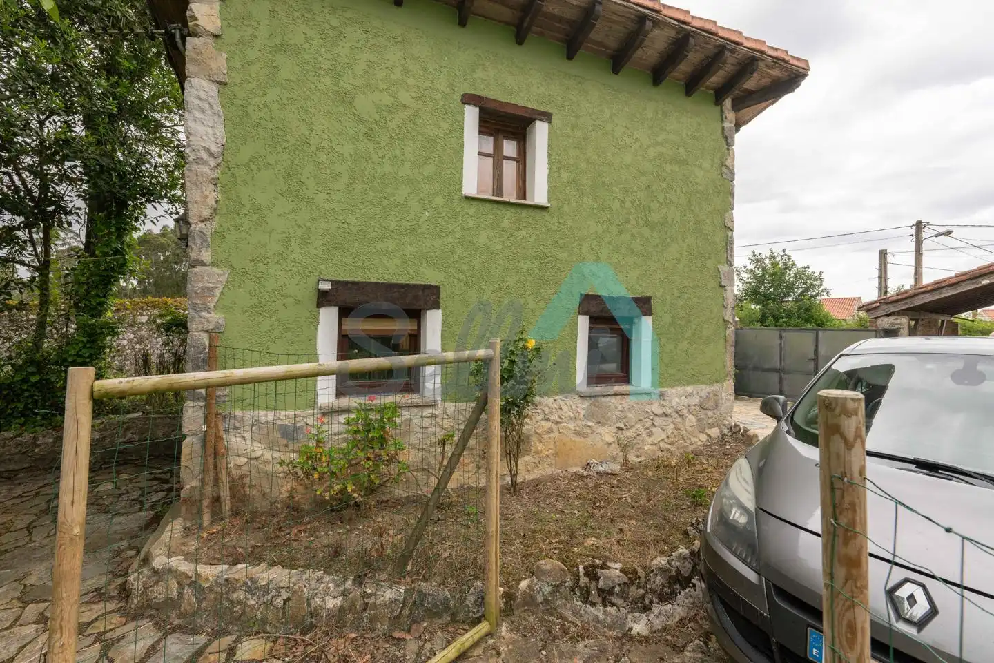 Vista exterior de Casa o xalet en venda en Llanes amb Calefacció, Jardí privat i Parquet