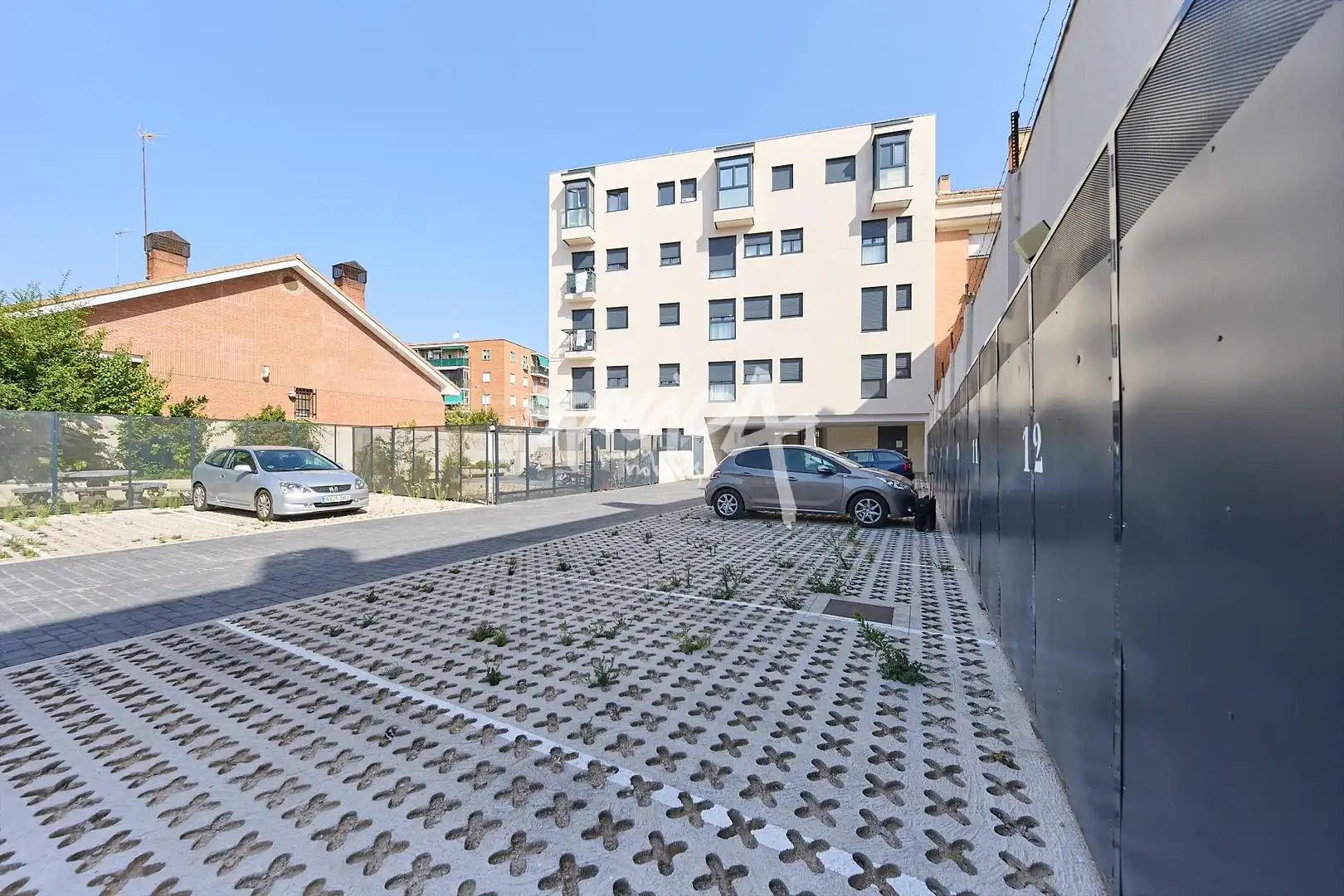 Aparcament de Apartament en venda en Madrid amb Calefacció i Piscina comunitària