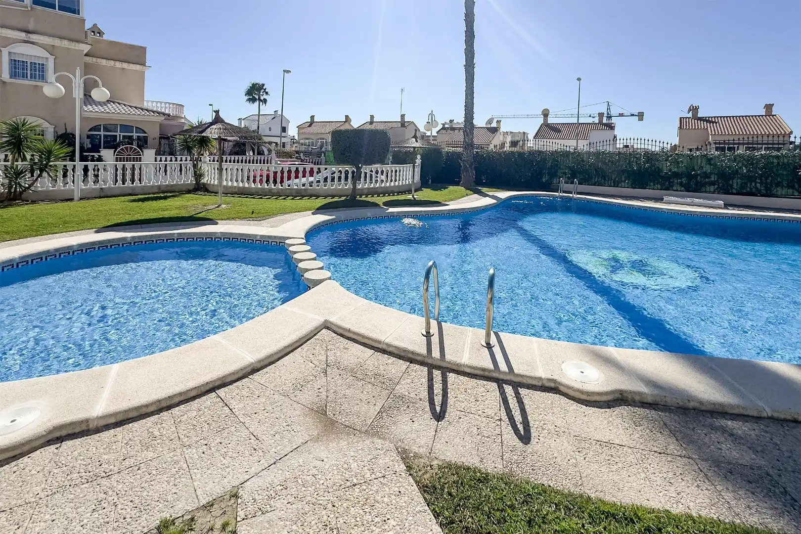 Piscina de Casa o xalet en venda en Orihuela amb Aire condicionat, Calefacció i Jardí privat