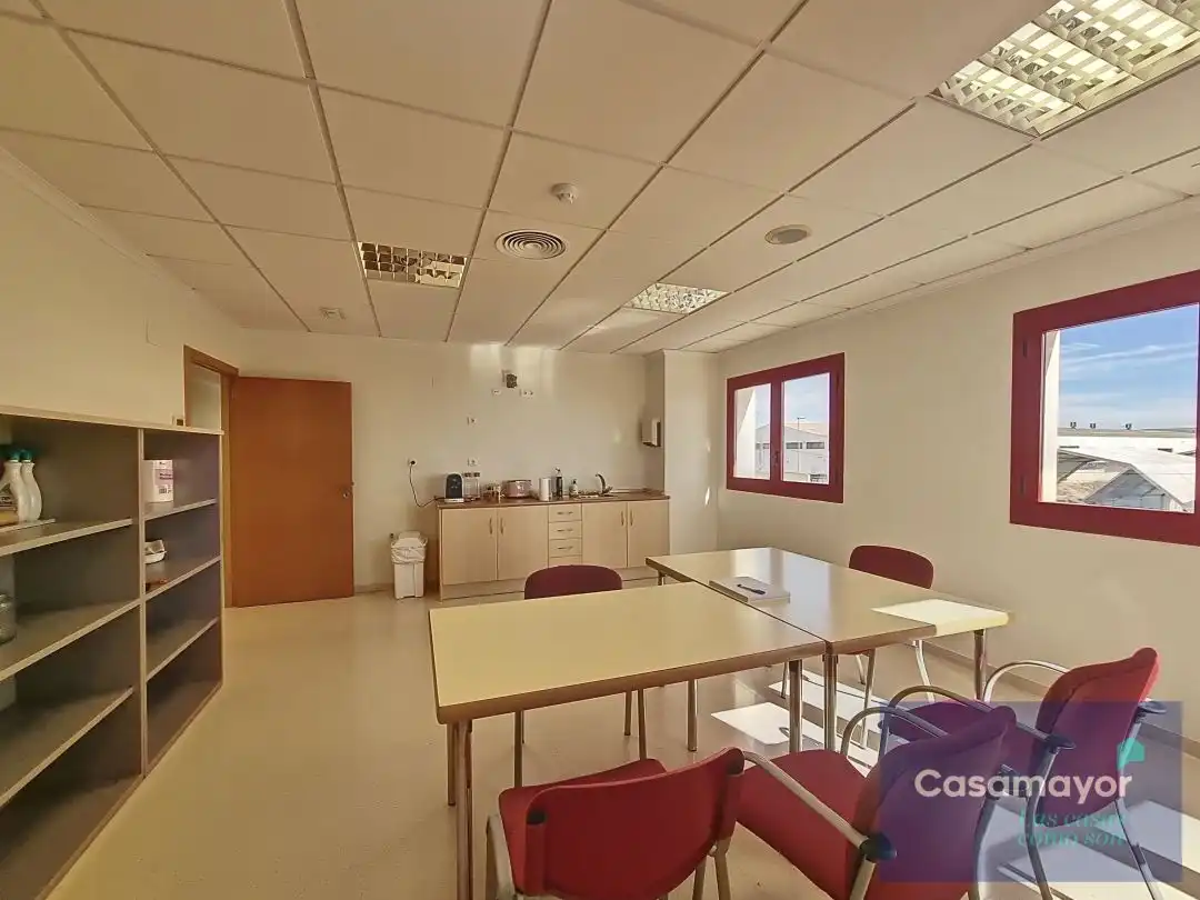 Oficina de lloguer a Avinguda d'Elx, Agua Amarga - Urbanova