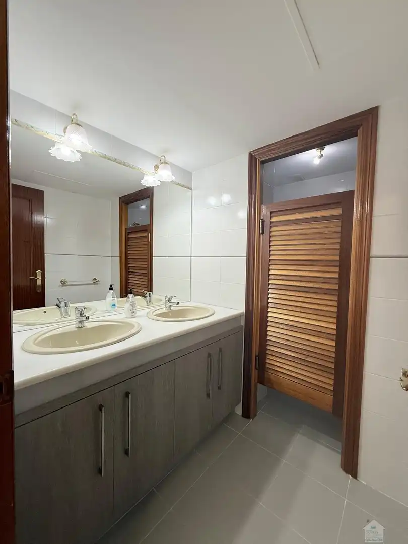 Baño de Casa o chalet en venta en Tomares con Aire acondicionado, Terraza y Piscina comunitaria