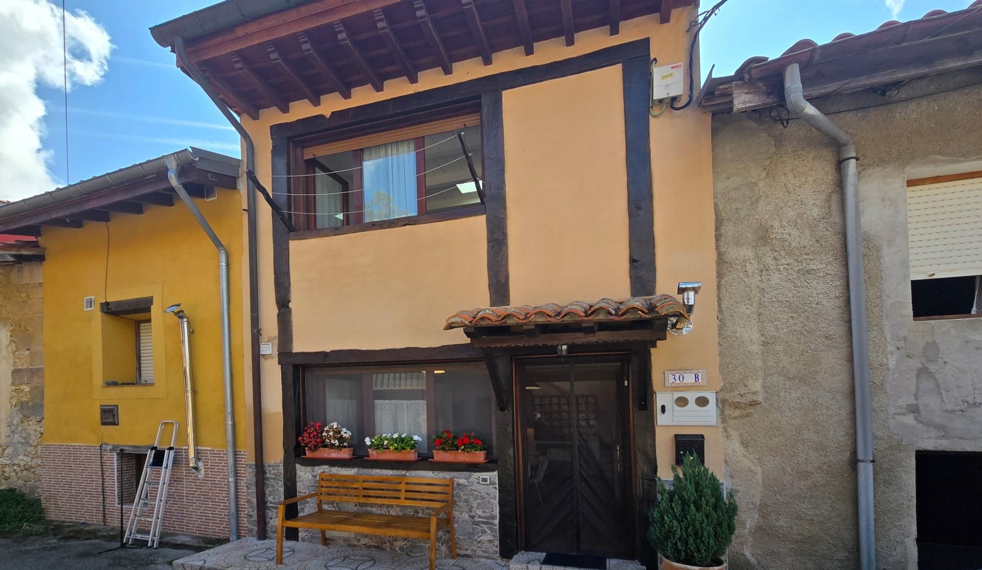Vista exterior de Finca rústica en venda en Udías amb Terrassa, Balcó i Alarma