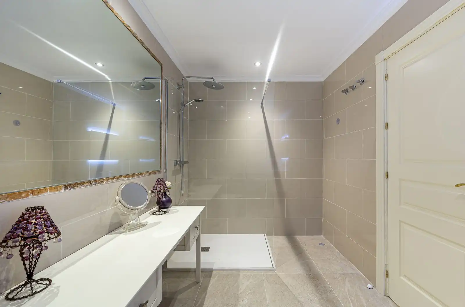 Baño de Apartamento en venta en Estepona con Terraza, Trastero y Amueblado
