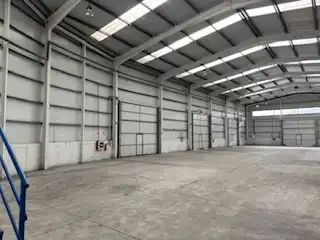Fabrikhallen zur Miete in Oviedo  mit Alarm