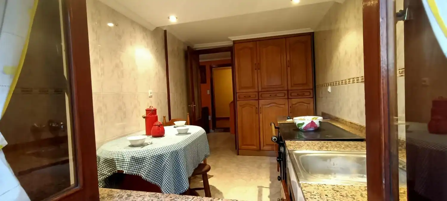 Cuina de Casa o xalet en venda en Siero amb Traster i Piscina