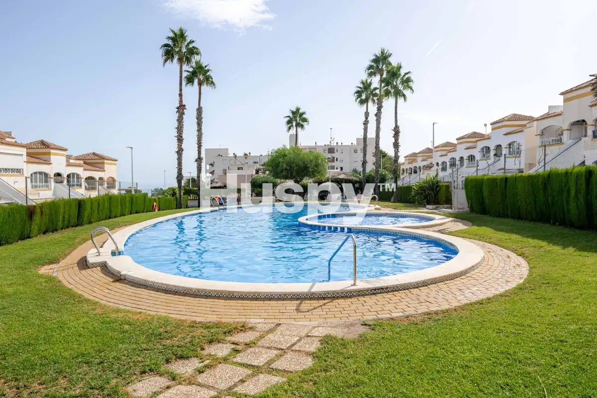 Casa bifamiliare con terrazza in vendita a Avinguda D'Escandinàvia
