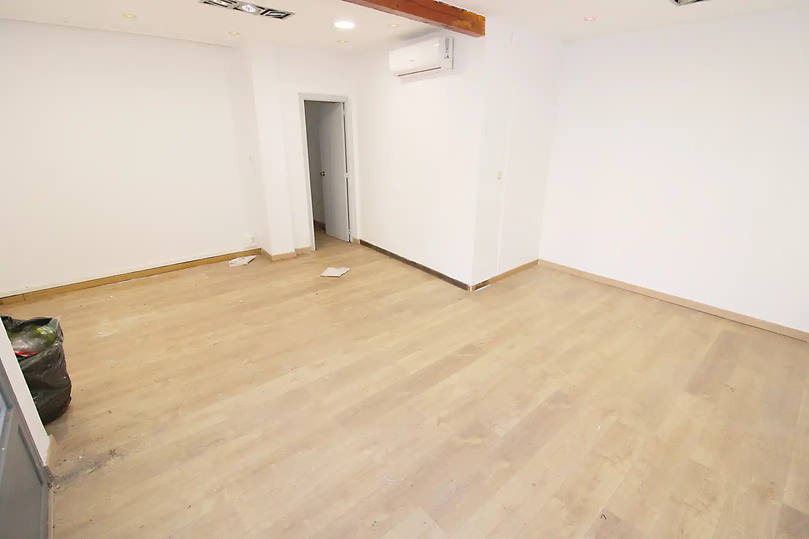 Commercial properties for rent in Torrelaguna  with Air Conditioner