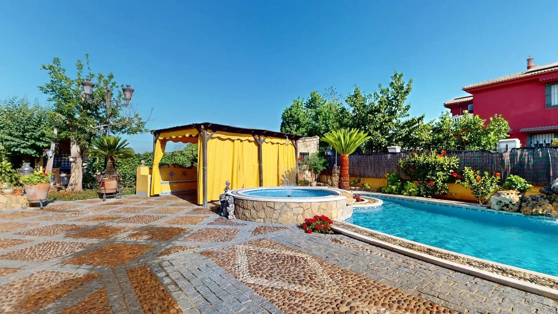 Swimming pool of Houses for sale in Córdoba  with Air Conditioner, Heating and Private garden