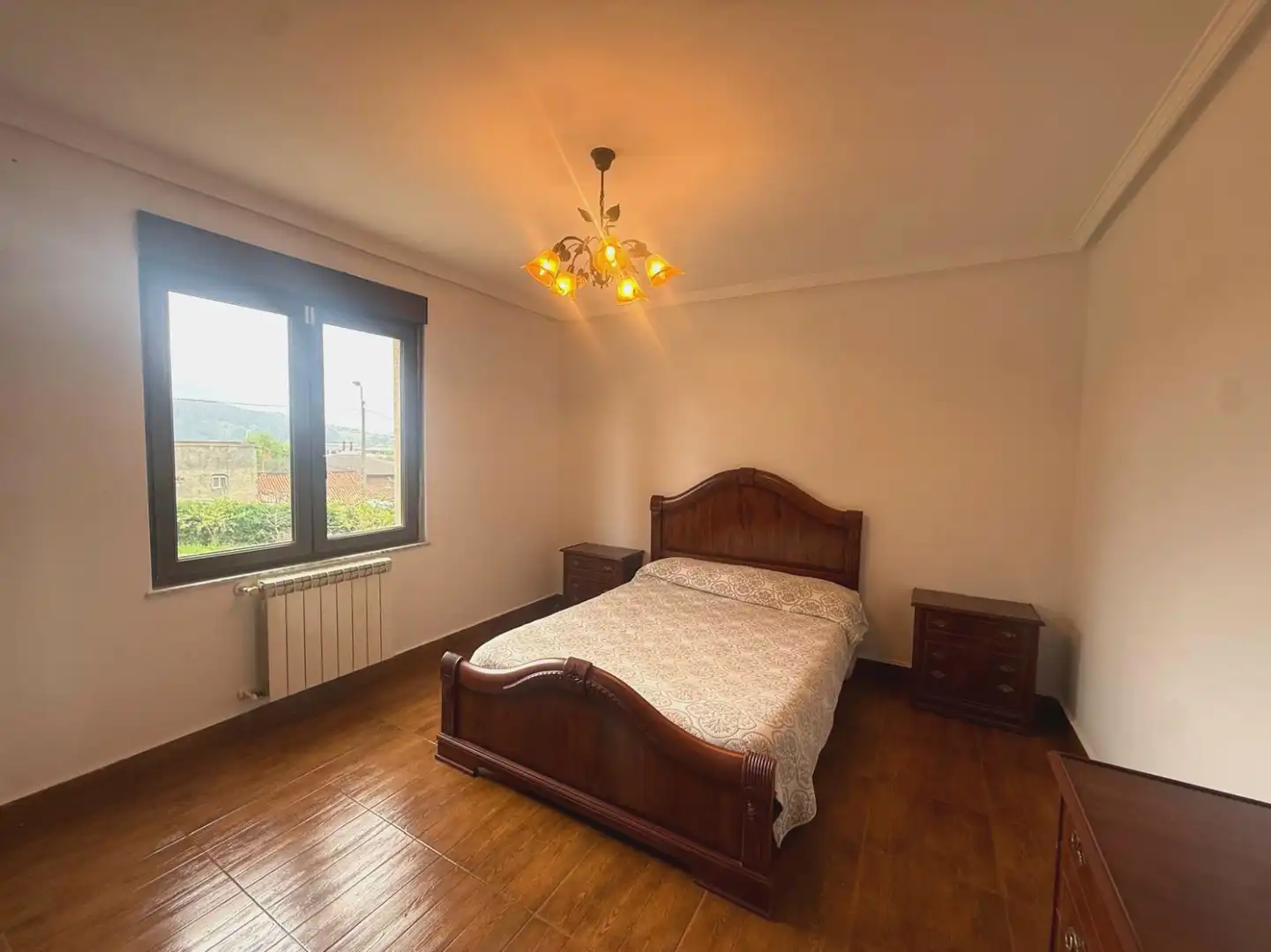 Habitación de Casa adosada en venta en Avilés con Calefacción, Jardín privado y Terraza