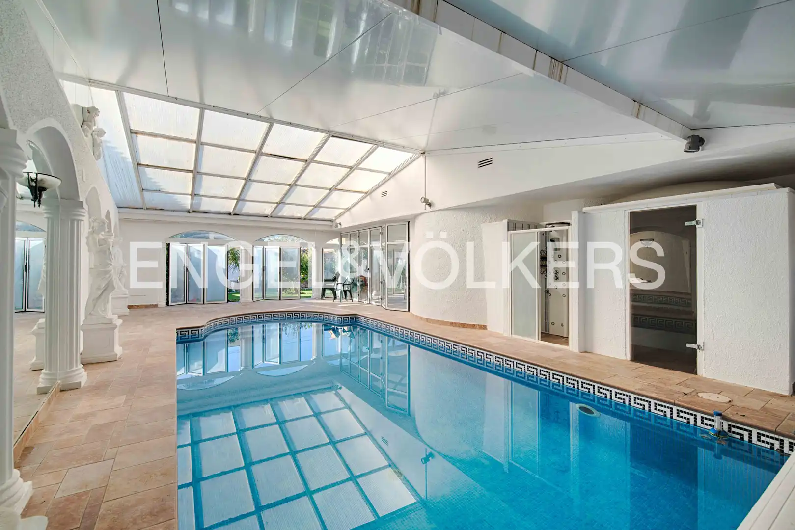 Casa con piscina en venta en Carrer Requesens, imagen 9