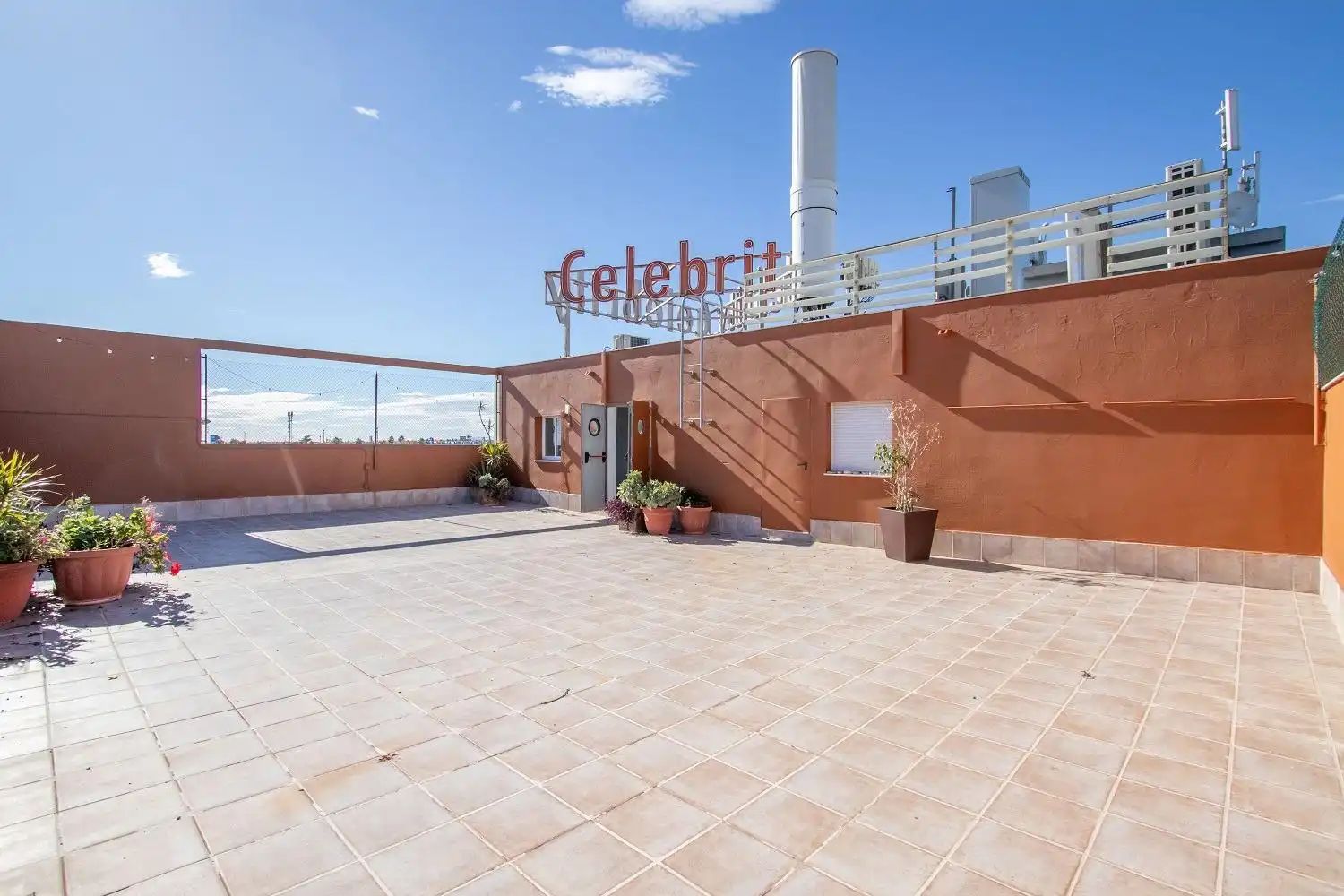 Terraza de Local en venta en Castellón de la Plana / Castelló de la Plana con Aire acondicionado