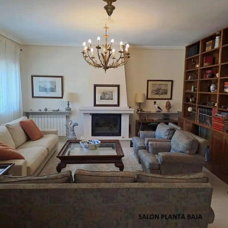 Chalet con terraza en venta en Calle Río Genil, imagen 3