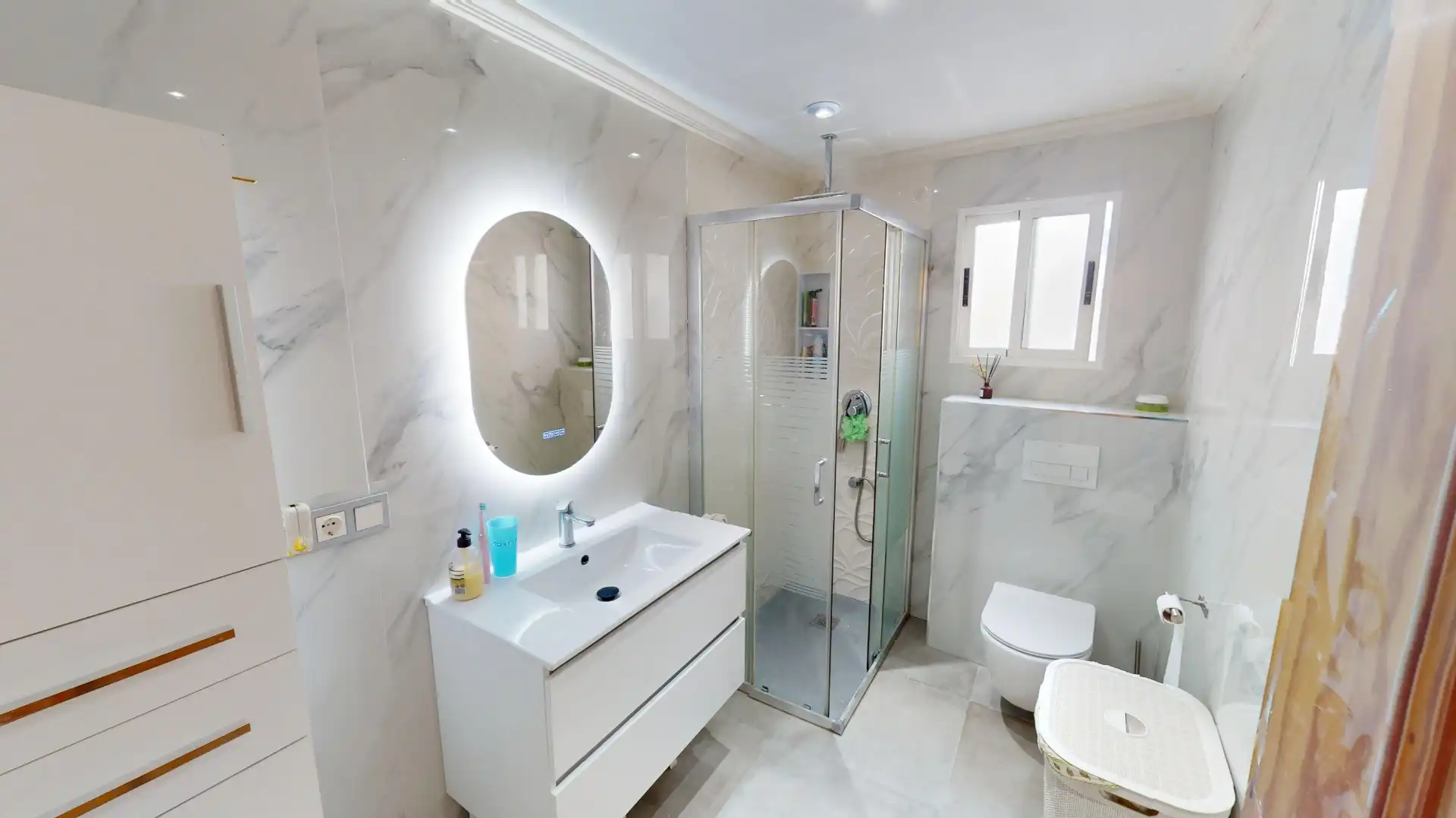 Bathroom of Flat for sale in Elche / Elx  with Air Conditioner, Furnished and Balcony