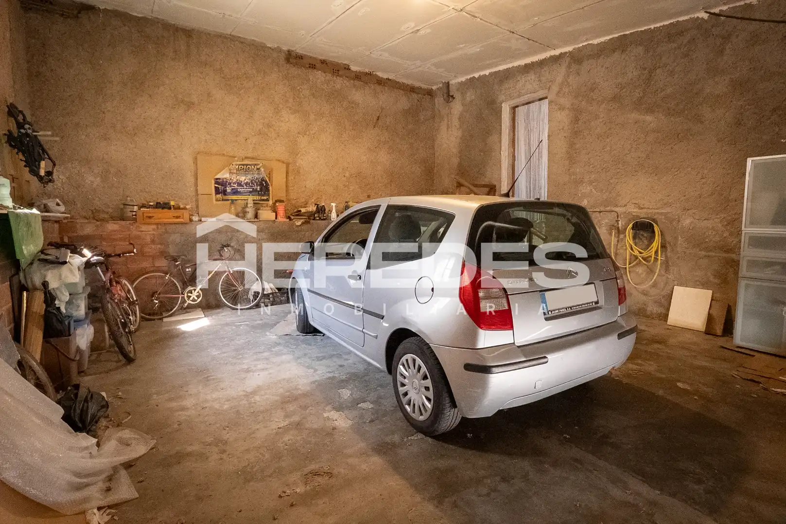 Aparcament de Casa o xalet en venda en Torrelles de Llobregat amb Jardí privat, Terrassa i Moblat