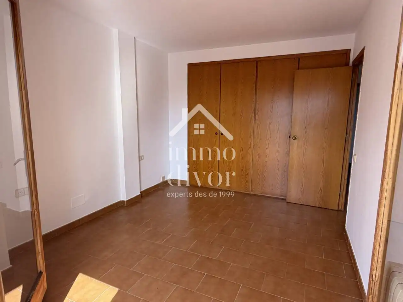 Casa aparellada amb jardí en venda a Centre, imagen 13