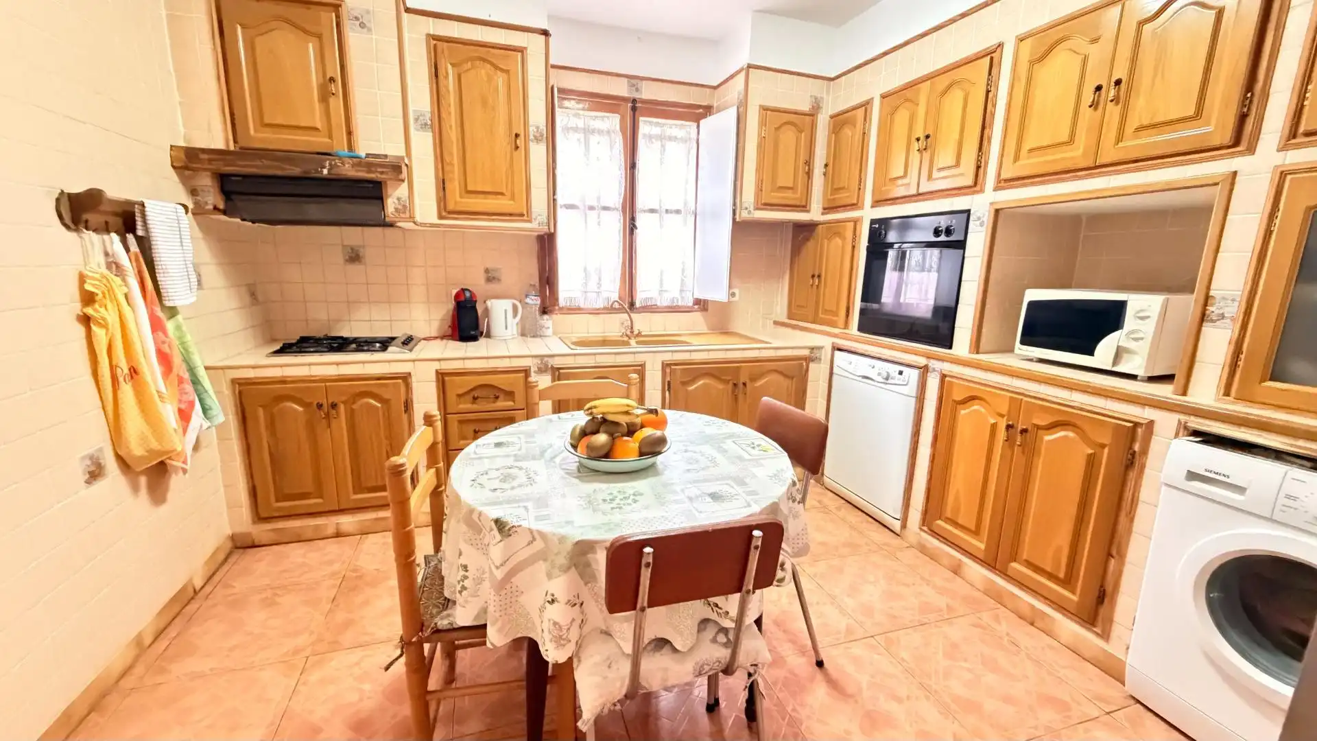 Kitchen of Houses for sale in Elche / Elx  with Heating, Private garden and Storage room