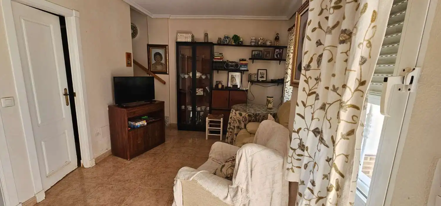Wohnzimmer von Einfamilien-Reihenhaus zum Verkauf in Torrevieja mit Terrasse, Möbliert und Alarm