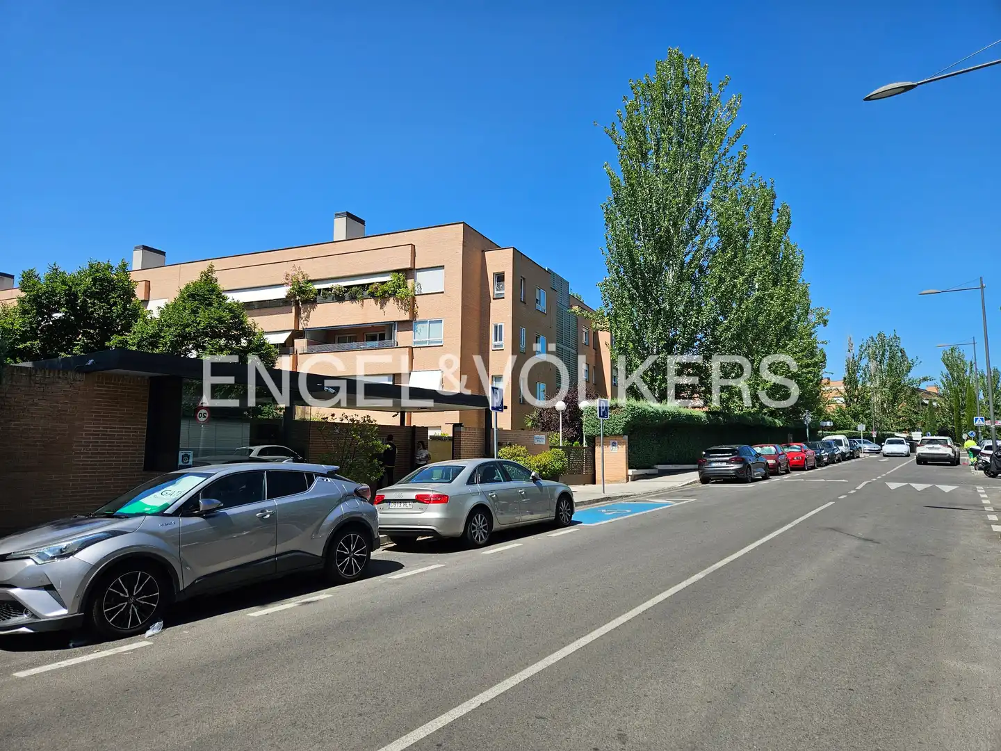 Vista exterior de Àtic de lloguer en Pozuelo de Alarcón amb Aire condicionat, Calefacció i Parquet