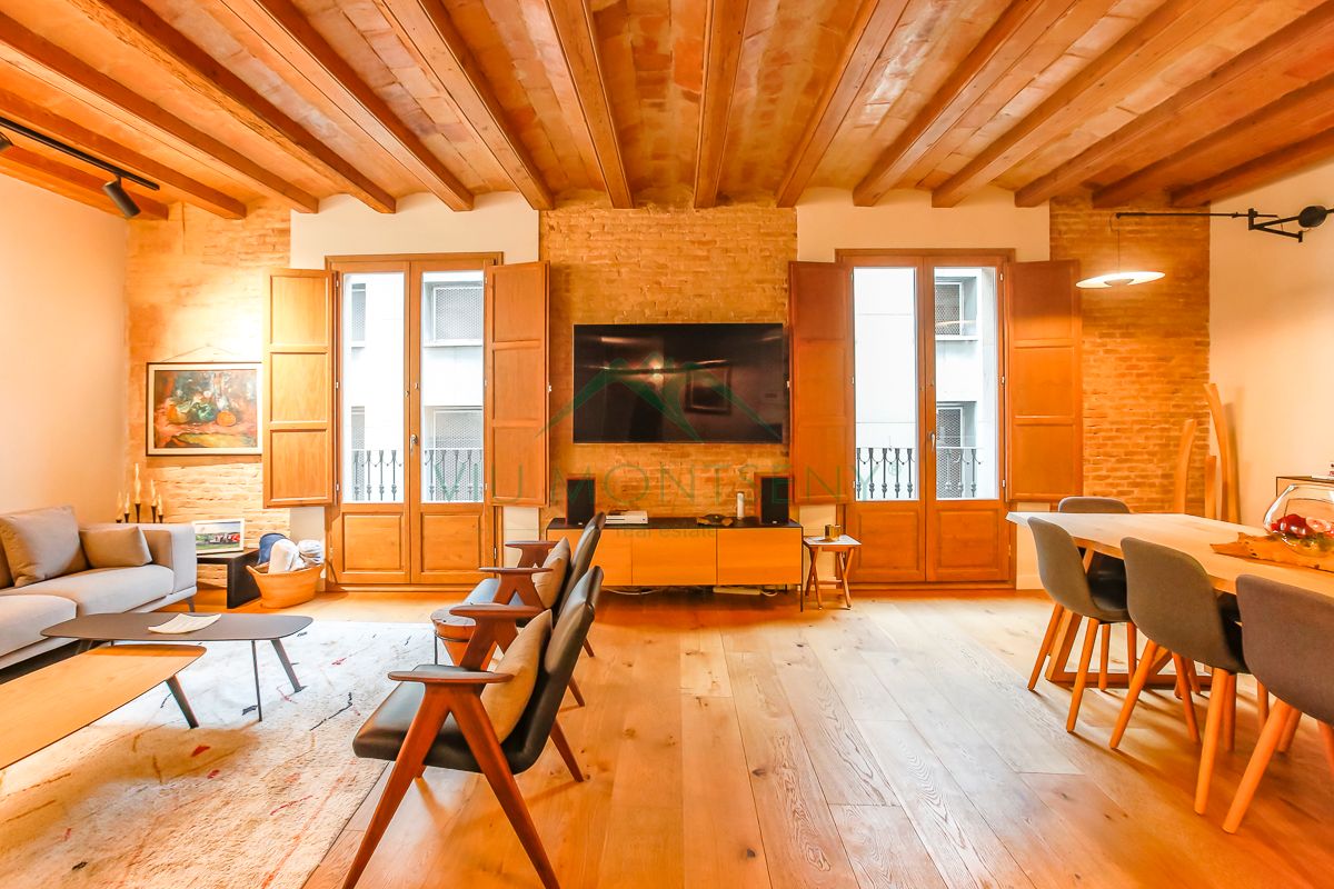 Living room of Flat for sale in  Barcelona Capital  with Air Conditioner, Parquet flooring and Terrace